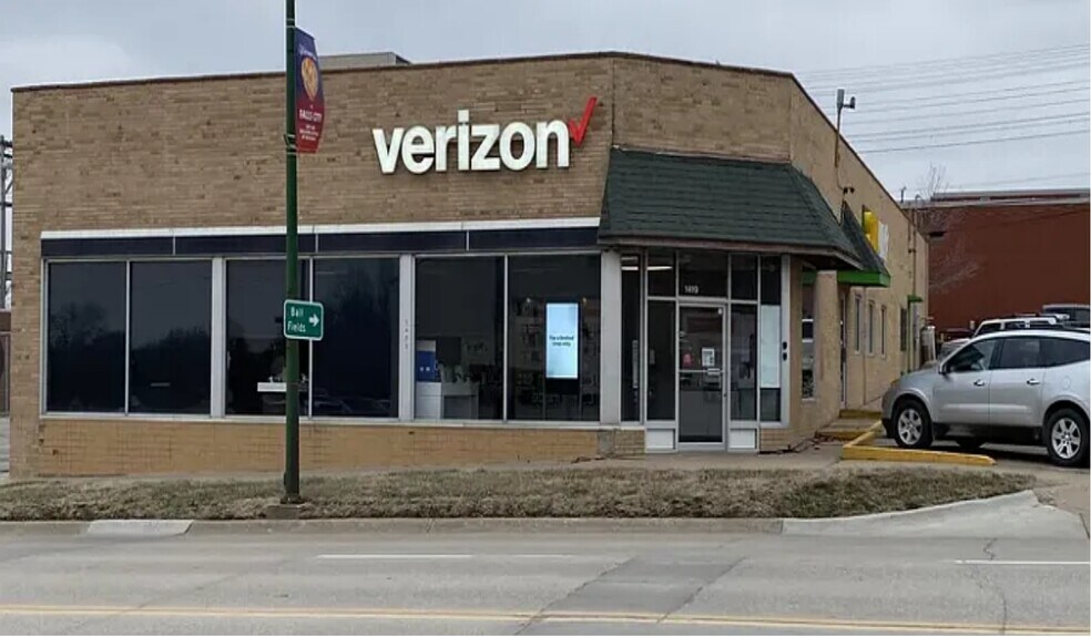 Primary Photo Of 1423 Harlan St, Falls City General Retail For Lease