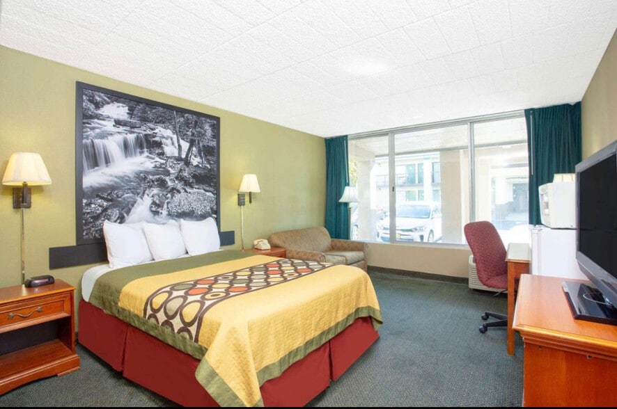 More Photos Of 8040 Perry Hwy, Erie Hotel For Sale