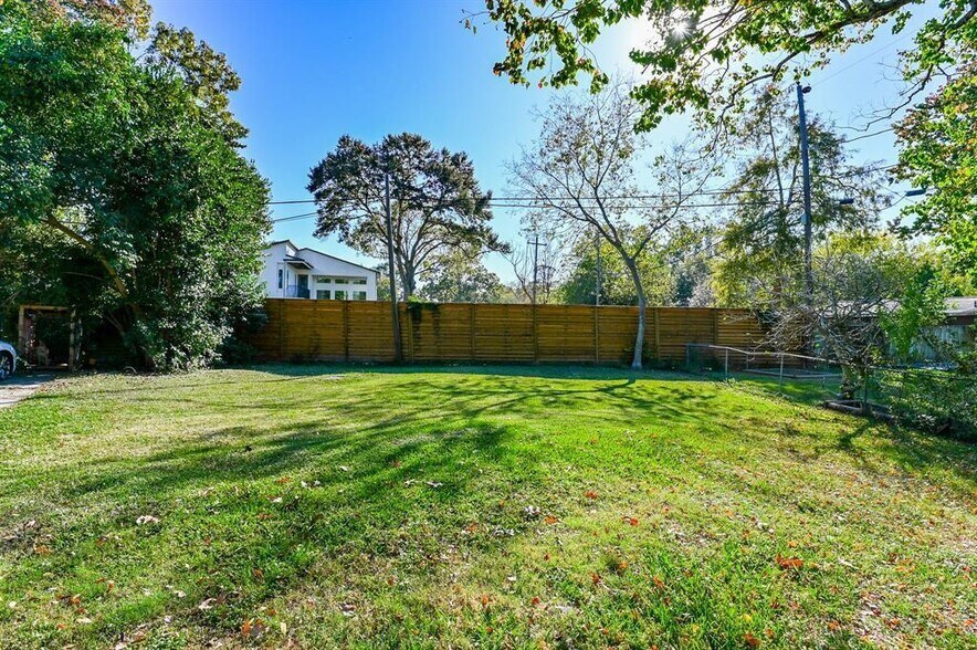 More Photos Of 7315 Housman, Houston Specialty For Sale