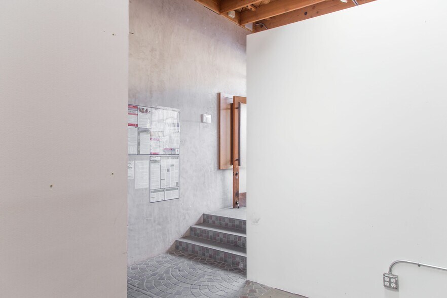 More Photos Of 8483 Melrose Ave, West Hollywood Storefront For Lease