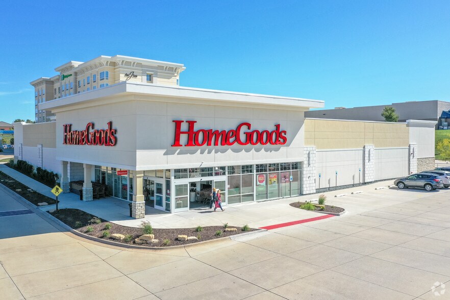 More Photos Of 4219-4341 Elmore Ave, Davenport General Retail For Lease