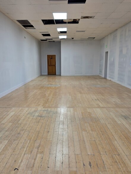 More Photos Of 1201 Eastern Blvd, Essex Storefront Retail Office For Lease