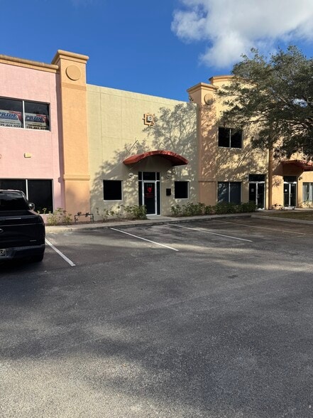 More Photos Of 801-893 Kings Hwy, Fort Pierce Light Manufacturing For Sale