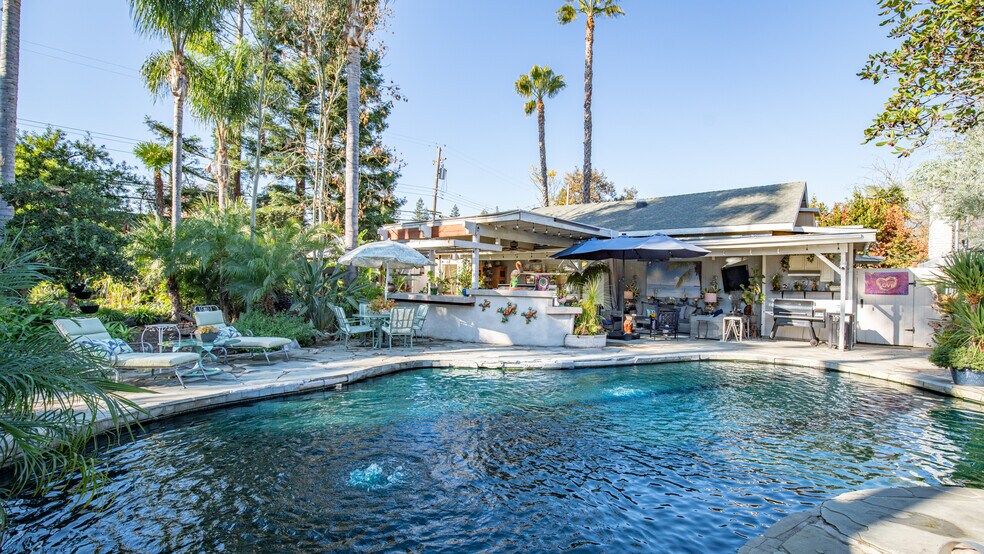 More Photos Of 1403 Rowena Way, Sacramento Specialty For Sale