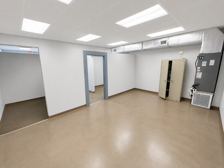 More Photos Of 6015 15th St E, Bradenton Warehouse For Lease
