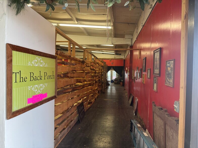 More Photos Of 802 US Highway 59, Queen City General Retail For Sale