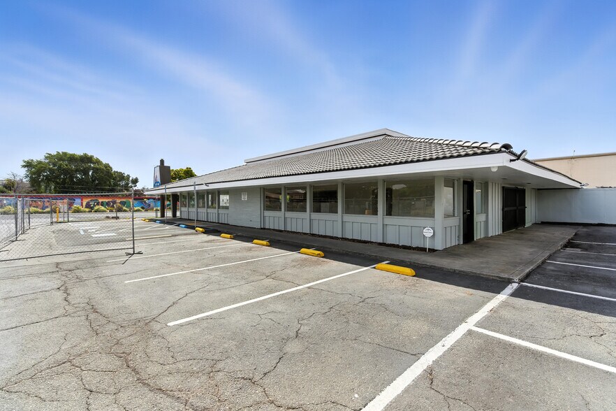 More Photos Of 4355 Sonoma Blvd, Vallejo Restaurant For Lease