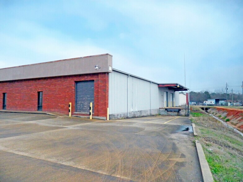 More Photos Of 882-886 Plantation Way, Montgomery Light Manufacturing For Sale