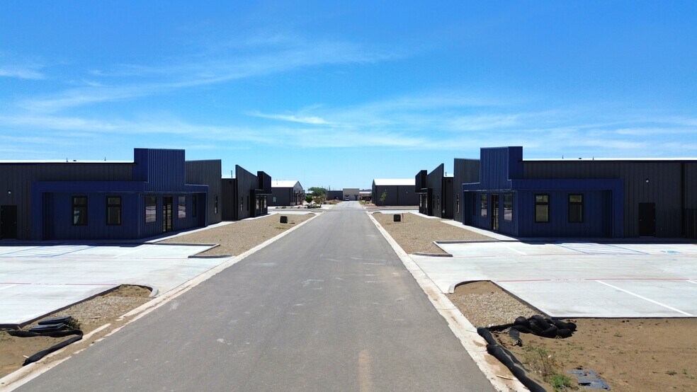 More Photos Of 3204 118th St, Lubbock Flex For Lease