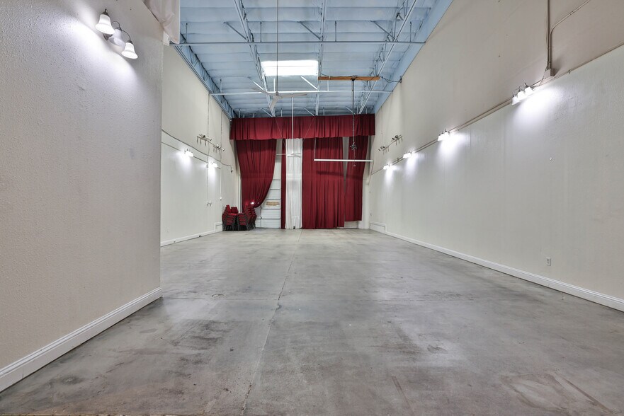 More Photos Of 1925-1949 Concourse Dr, San Jose Light Distribution For Lease