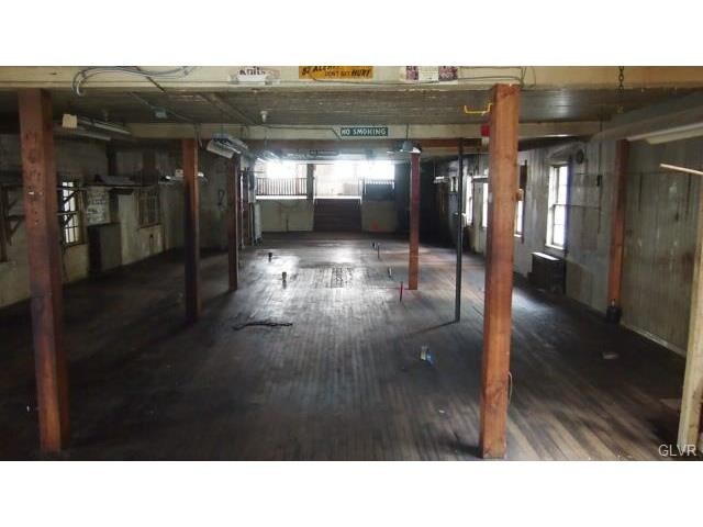 More Photos Of 324-326 Washington St, Walnutport Office For Sale