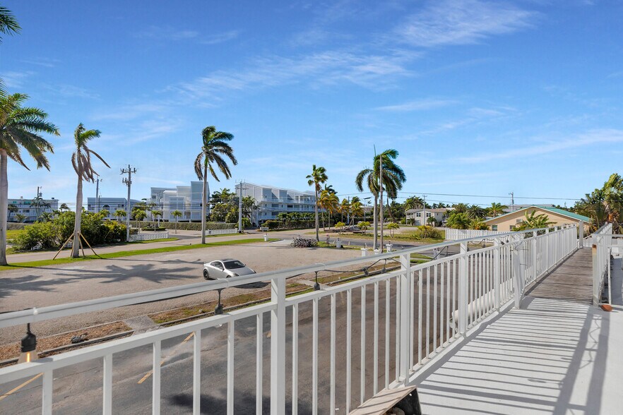 More Photos Of 700 Ocean Dr, Key Colony Beach Restaurant For Sale