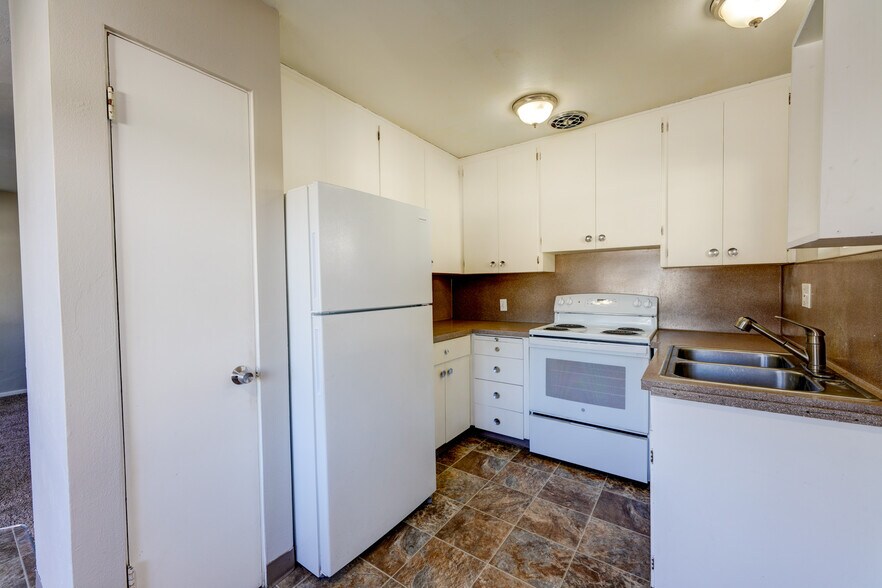 More Photos Of 1049 SE Walnut St, Hillsboro Apartments For Sale