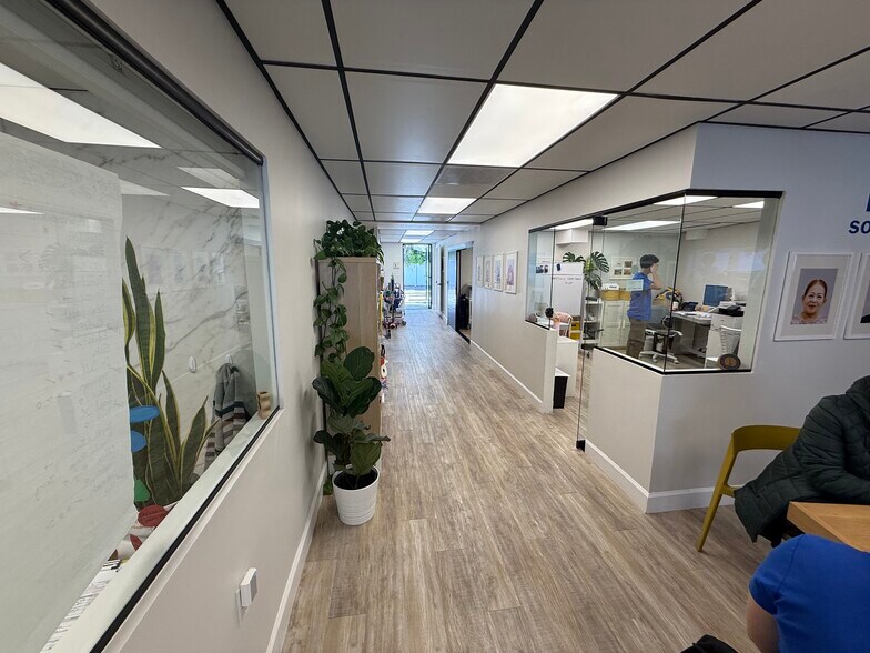 More Photos Of 5685-5693 La Jolla Blvd, La Jolla Apartments For Lease