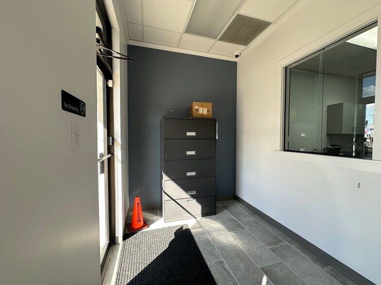 More Photos Of 516 N Burnside Ave, Gonzales Freestanding For Lease