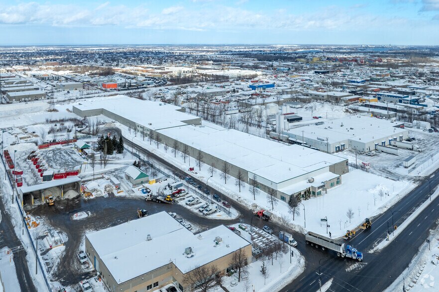 More Photos Of 9275 Boul Henri-Bourassa E, Montréal Light Distribution For Lease