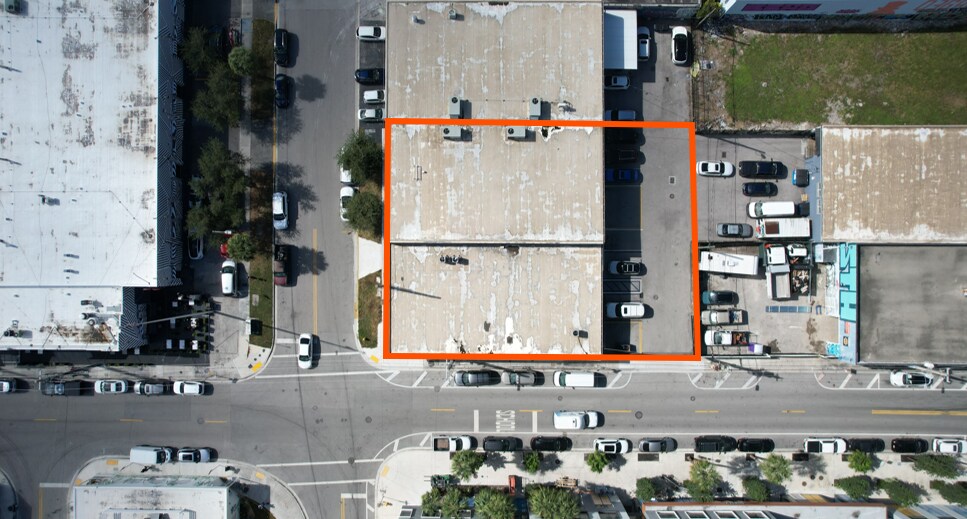 More Photos Of 301-311 NW 28th St, Miami Showroom For Lease