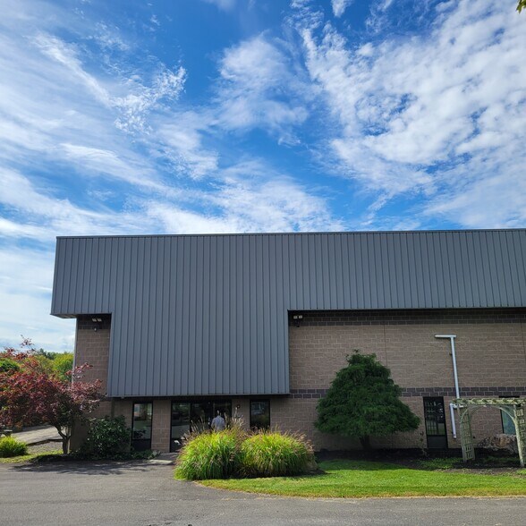 More Photos Of 47 Steves Ln, Gardiner Refrigeration Cold Storage For Sale