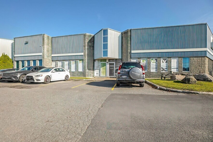 More Photos Of 1390 Rue Newton, Boucherville Flex For Lease