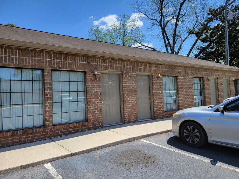 More Photos Of 2708 E 10th St, Greenville Office For Sale
