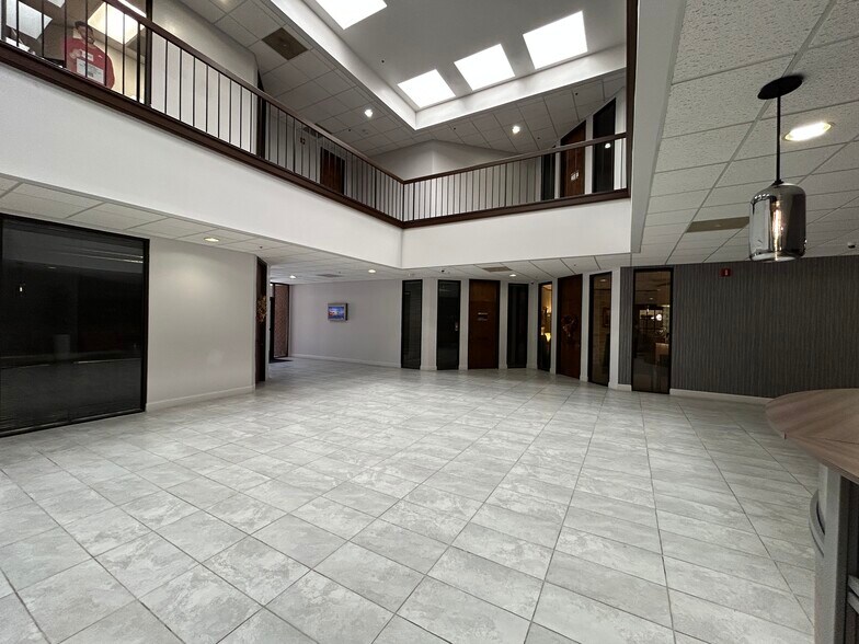 More Photos Of 14465 Webb Chapel Rd, Farmers Branch Office For Lease