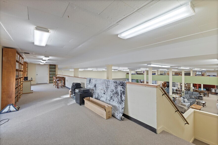 More Photos Of 301 Main Ave, Tillamook General Retail For Sale