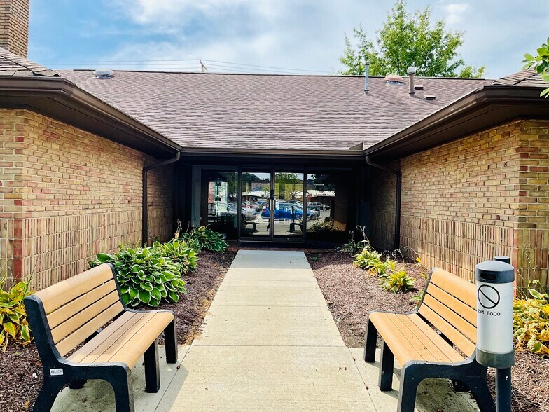 More Photos Of 2000 Bethel Rd, Columbus Medical For Lease