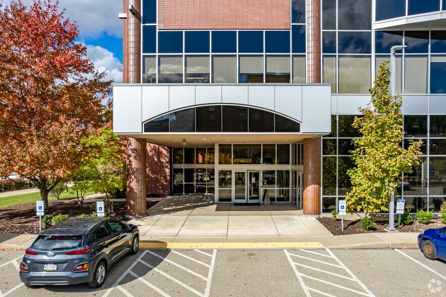 More Photos Of 1251 Waterfront Pl, Pittsburgh Office For Lease