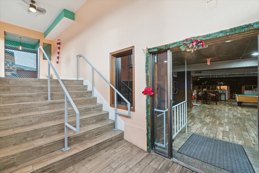 More Photos Of 107 Baker St, Waunakee Storefront Retail Office For Lease