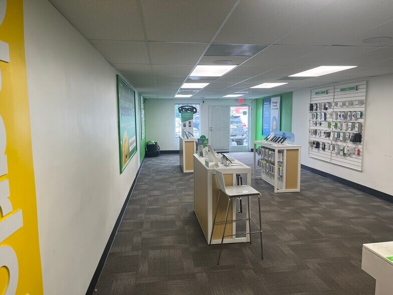 More Photos Of 2809 W Sugar Creek Rd, Charlotte General Retail For Lease