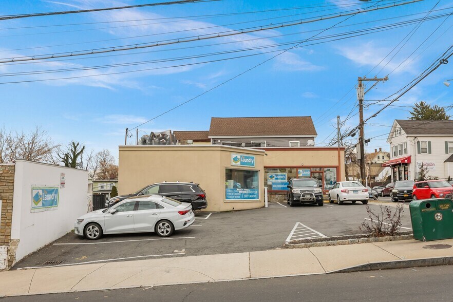 More Photos Of 6 N Water St, Greenwich Freestanding For Sale