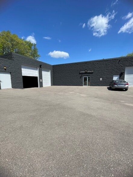 More Photos Of 4155 Old Sibley Memorial Hwy, Eagan Research And Development For Sale