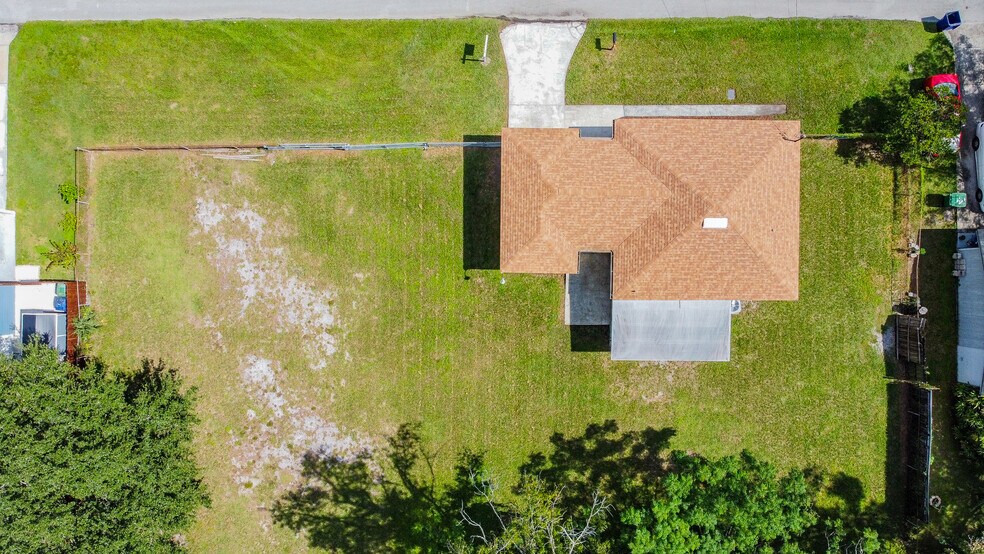 More Photos Of 2706 Stallone Dr, Tampa Office Residential For Lease