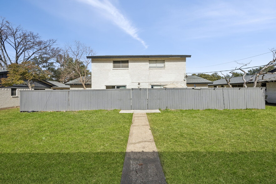 More Photos Of 15545 El Estado Dr, Dallas Multifamily For Sale