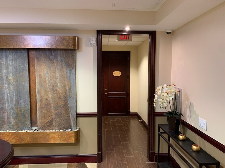 More Photos Of 2750 NE 185th St, Aventura Office For Lease