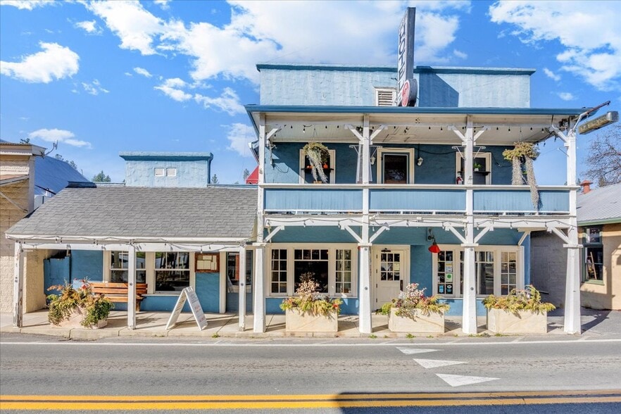More Photos Of 18736 Main St, Groveland Hotel For Sale
