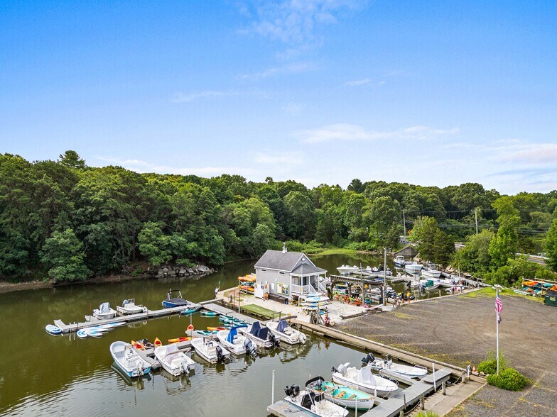 More Photos Of 132 Shore Rd, Old Lyme Marina For Sale