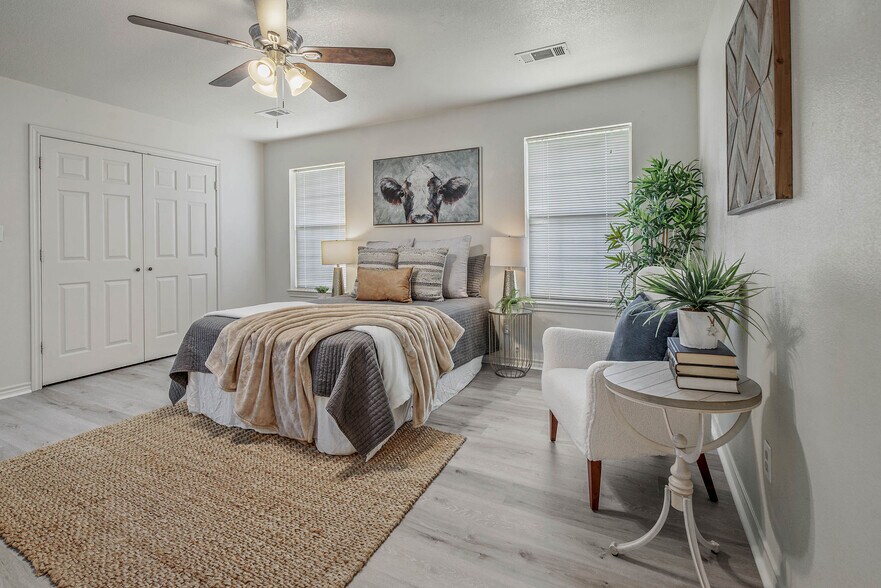More Photos Of 1128-1136 Gridiron Drive, College Station Apartments For Sale