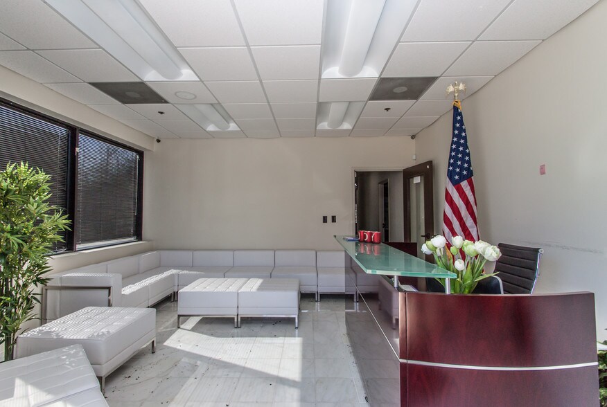 More Photos Of 45645 Willow Pond Plz, Sterling Office For Sale