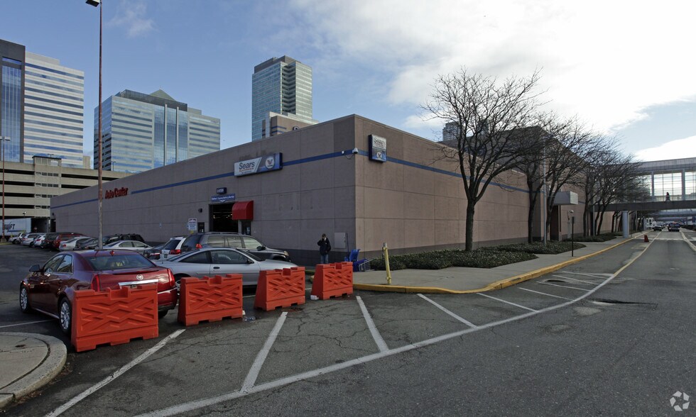 More Photos Of 30 Mall Dr W, Jersey City Unknown For Lease