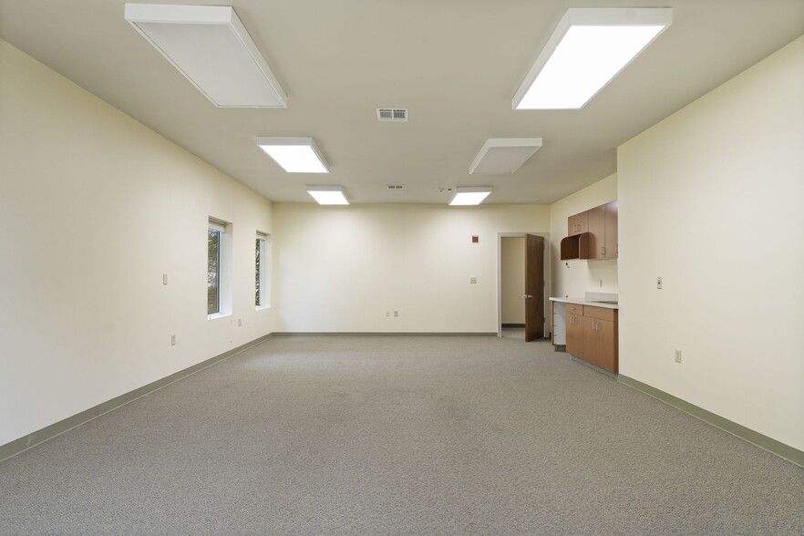 More Photos Of 1000 Coventry Dr, Phillipsburg Medical For Sale