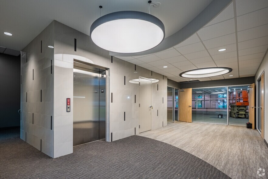 More Photos Of 173 Industry Dr, Pittsburgh Showroom For Lease