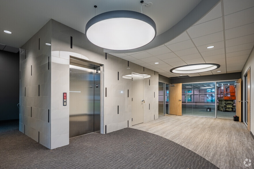 More Photos Of 173 Industry Dr, Pittsburgh Showroom For Sale