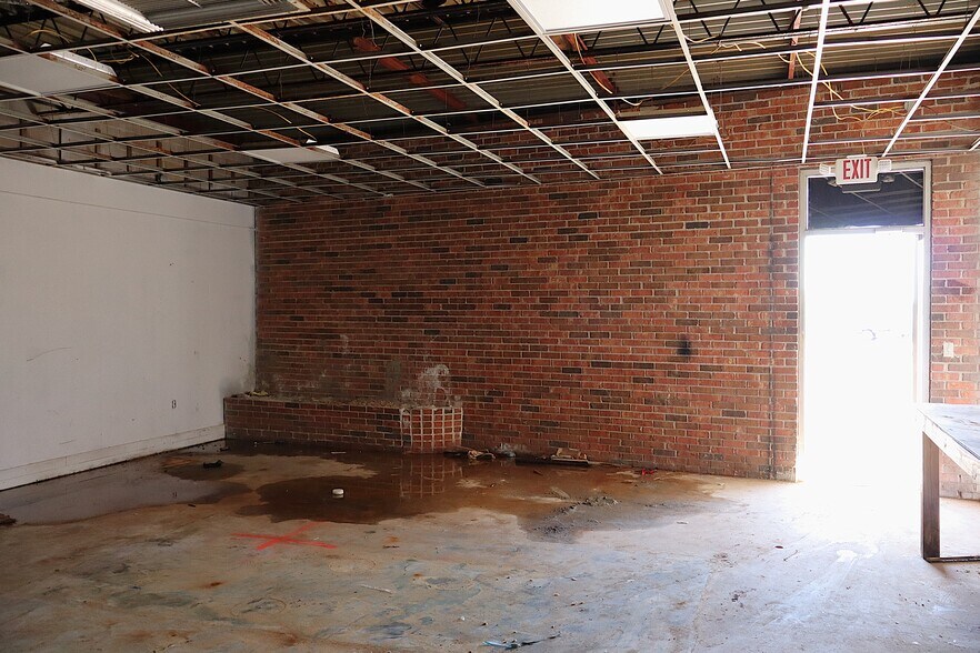 More Photos Of 501 Plaza Dr, Enterprise Storefront Retail Office For Sale