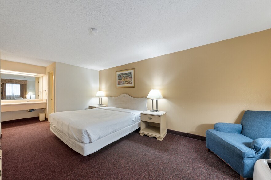 More Photos Of 1530 Cleveland Rd, Sandusky Hotel For Sale