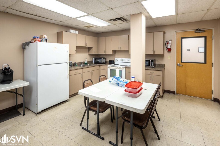 More Photos Of 95 Industrial Park Rd, Mount Vernon Distribution For Sale