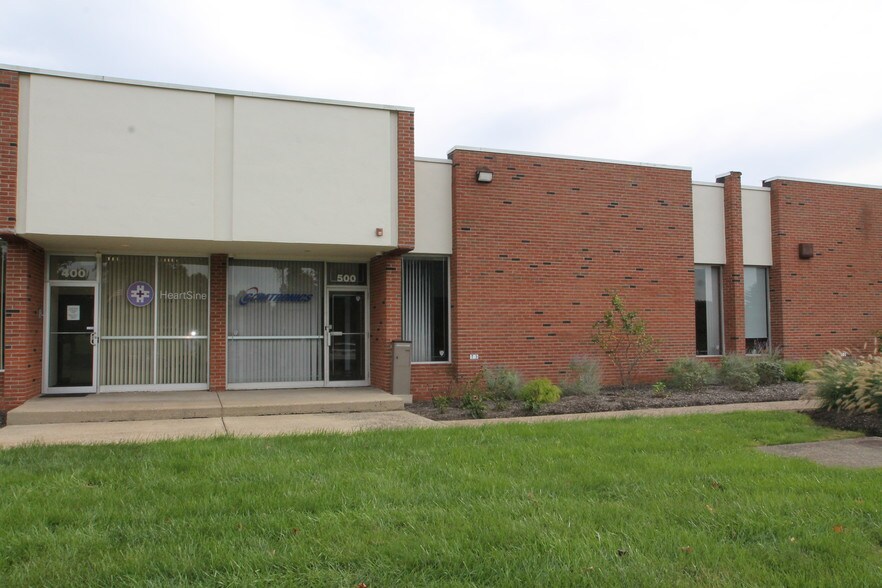 More Photos Of 121 Friends Ln, Newtown Showroom For Lease