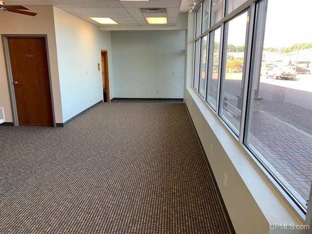 More Photos Of 901 Razorback Dr, Houghton Storefront For Sale