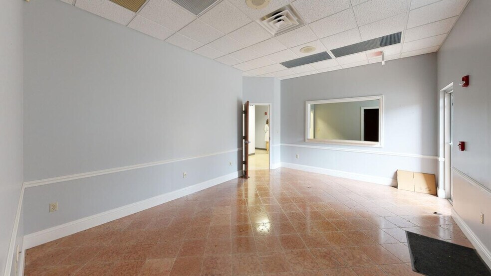 More Photos Of 5501 Pinnacle Point Dr, Rogers Office For Lease