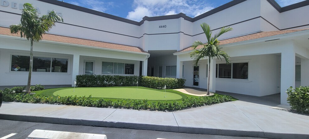 More Photos Of 4440 S Tiffany Dr, West Palm Beach Light Manufacturing For Lease